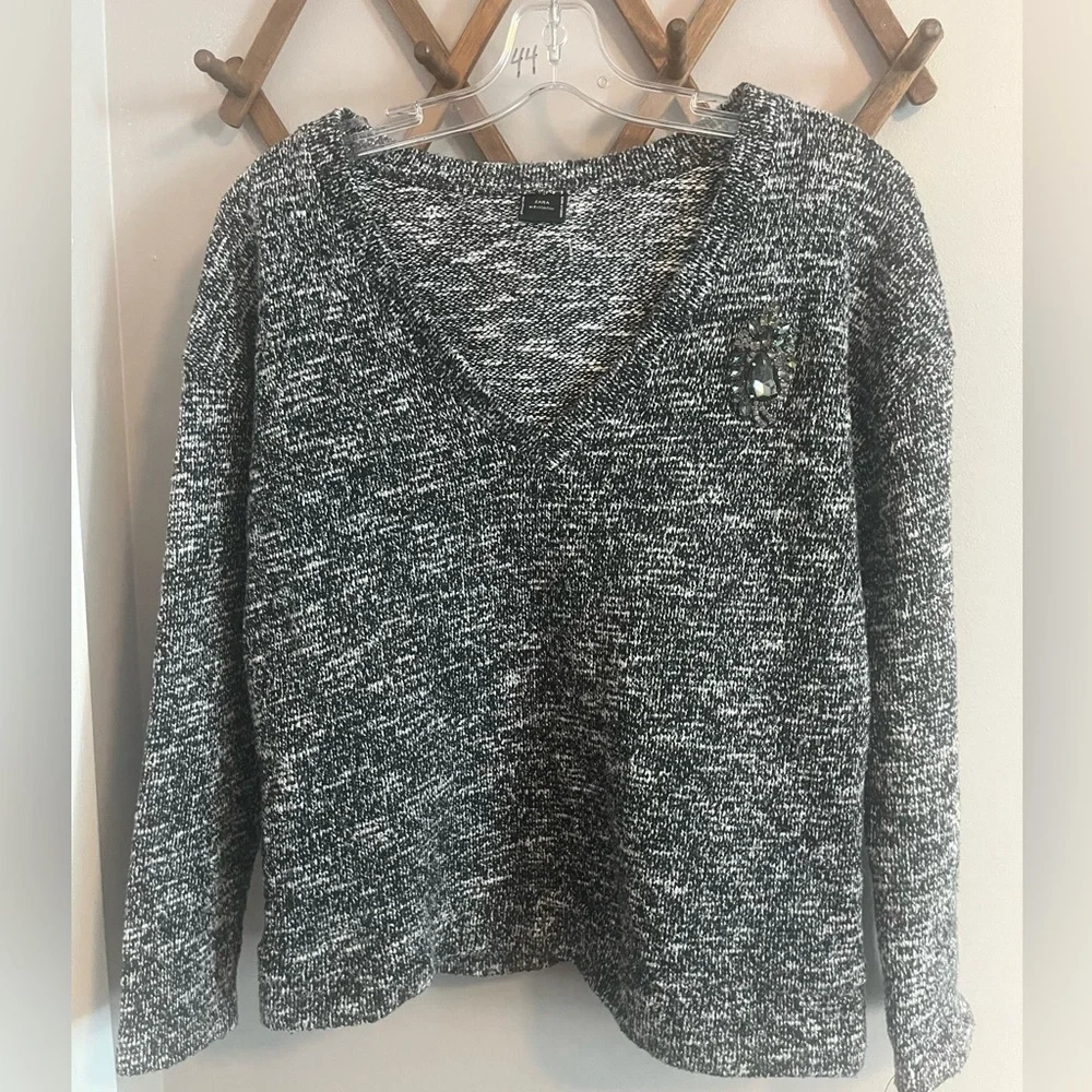 Zara slouchy heathered black grey sweater withh a bedazzled broach like feat M - Picture 1 of 5
